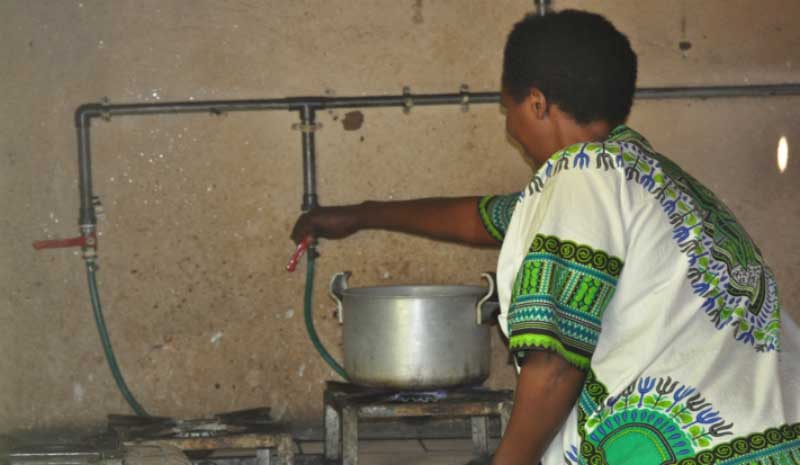 Cooking with biogas